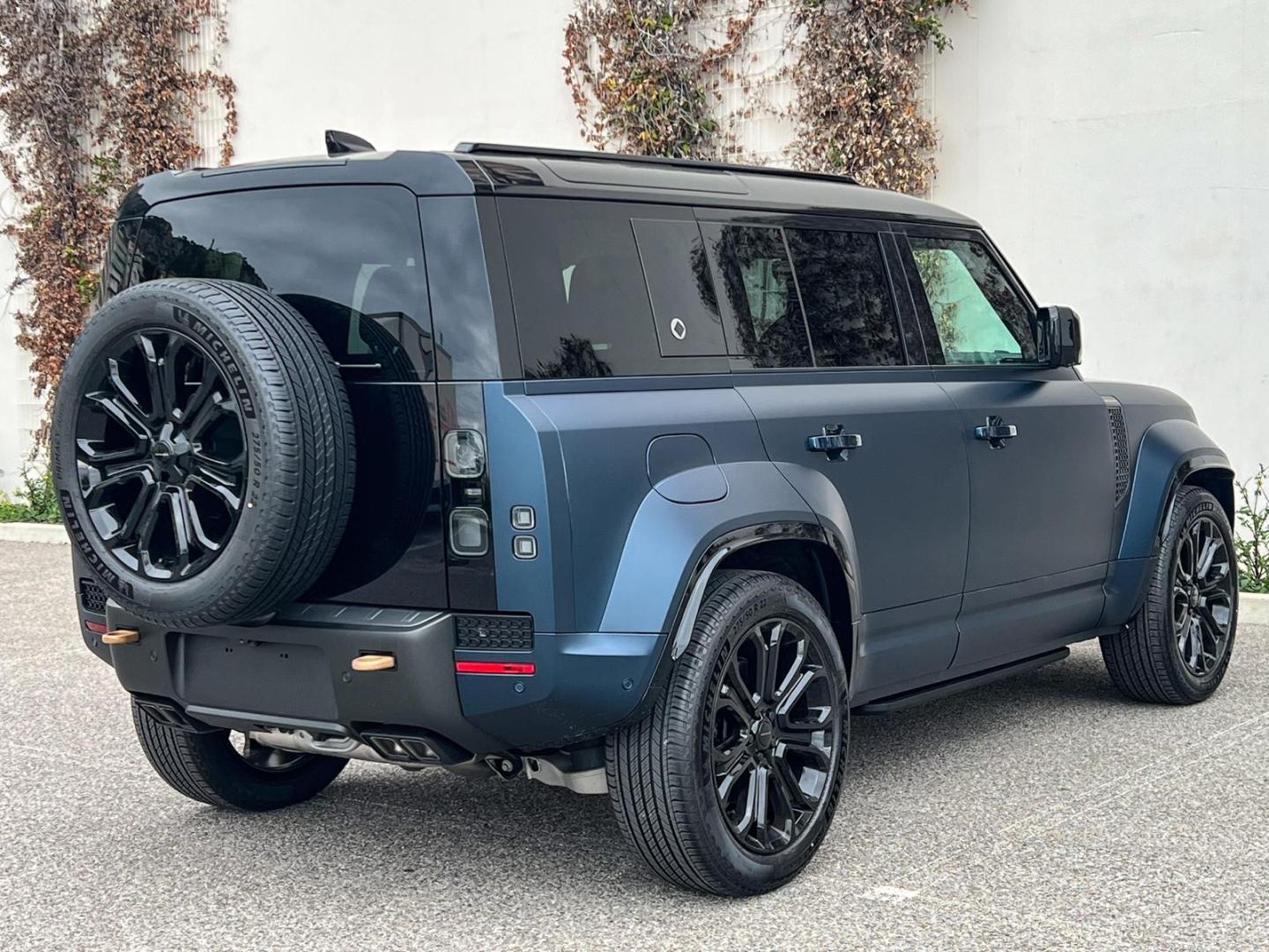 Image LAND-ROVER Defender 110 4.4 P635 Octa