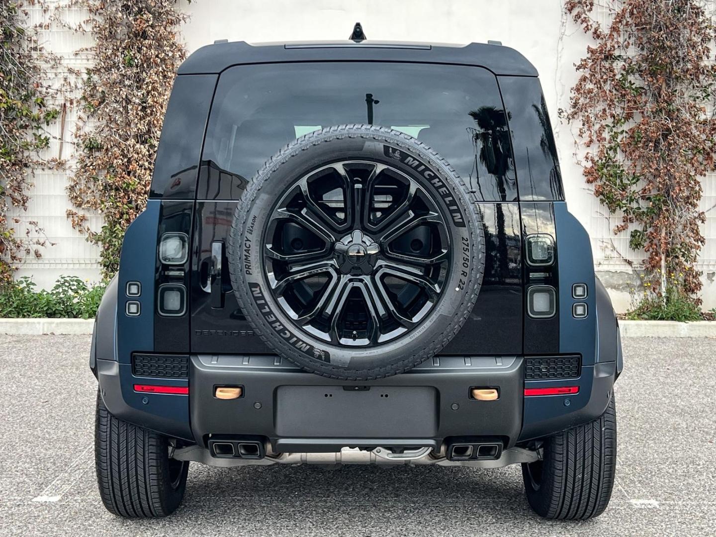 Image LAND-ROVER Defender 110 4.4 P635 Octa