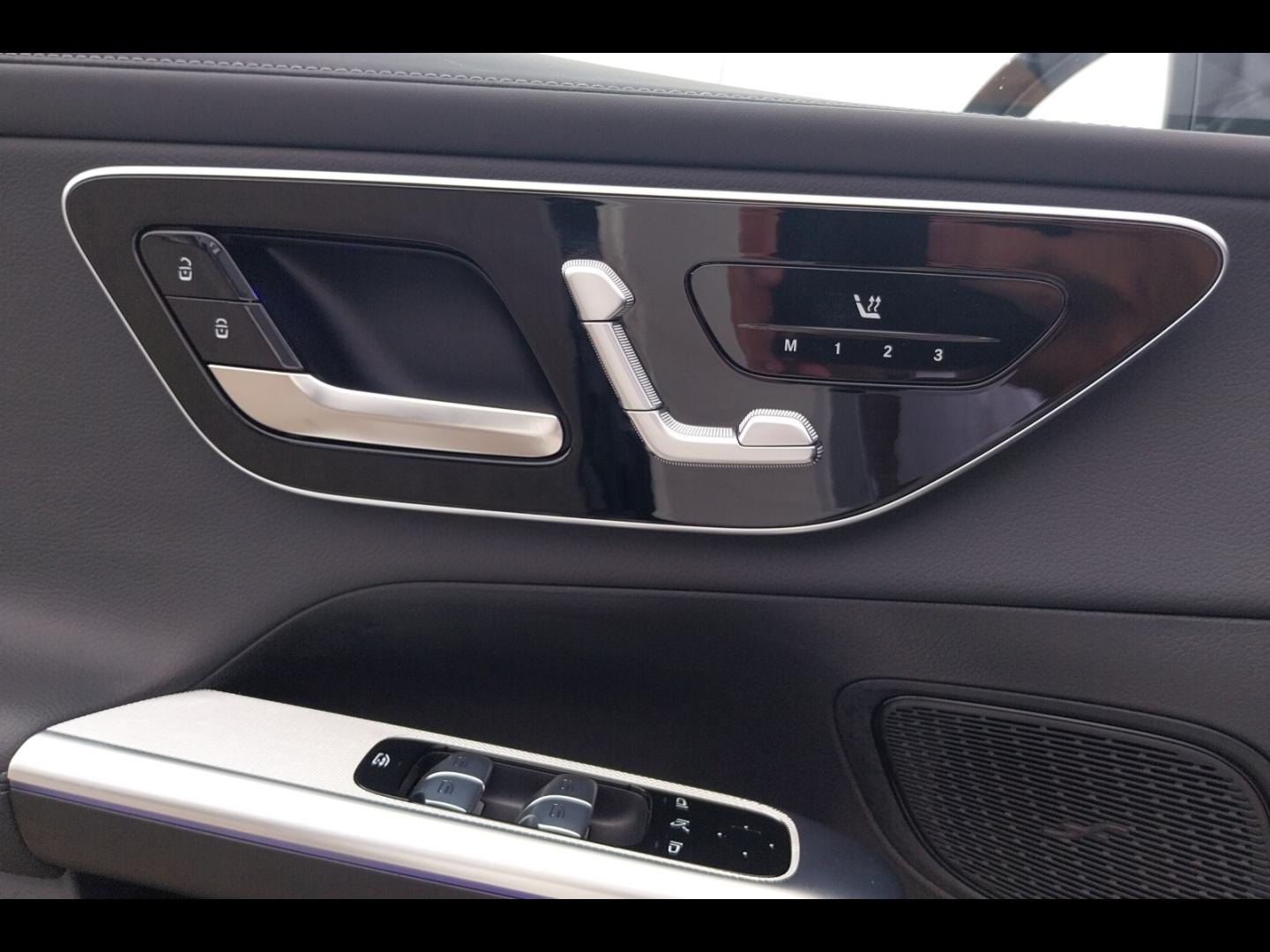 Image MERCEDES-BENZ GLC 300 e Hybrid 313ch AMG Line 4Matic 9G-Tronic