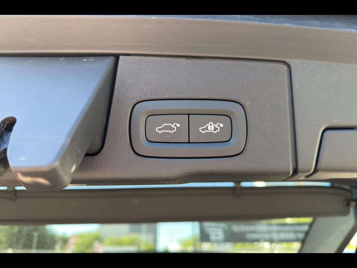 Image VOLVO XC60 T6 Hybride Rechargeable 253 + 145ch Ultra Style Dark Geartronic 8 AWD