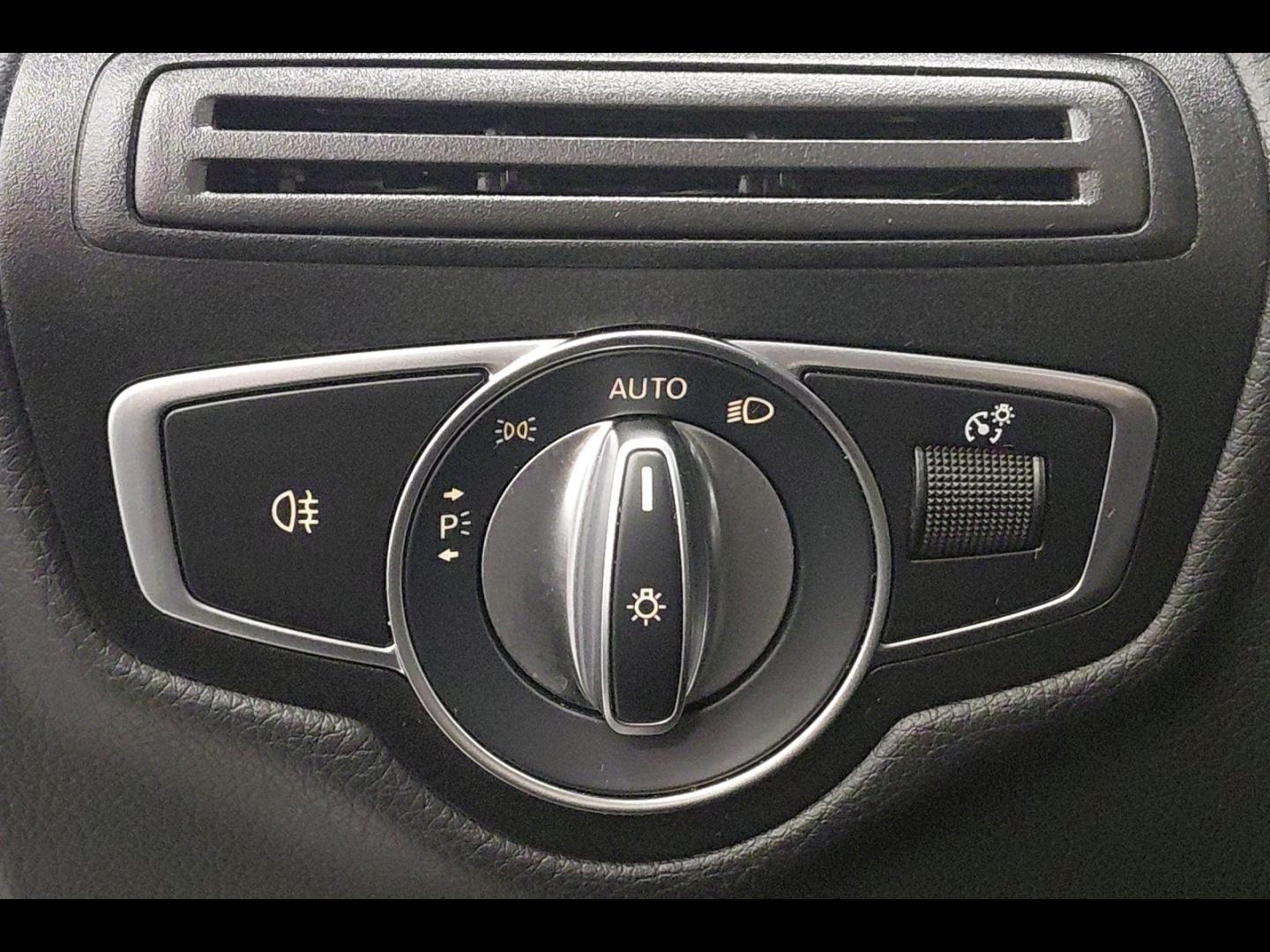 Image MERCEDES-BENZ GLC 220 d 197ch AMG Line 4Matic 9G-Tronic