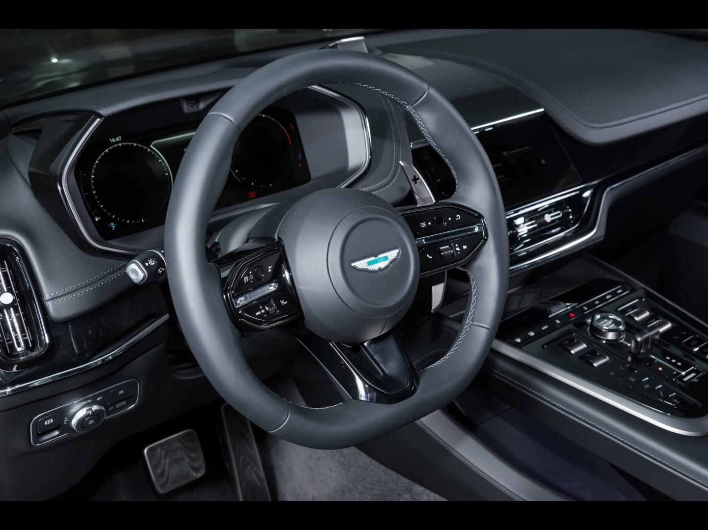 Image ASTON MARTIN DBX 4.0 V8 biturbo 707ch BVA9
