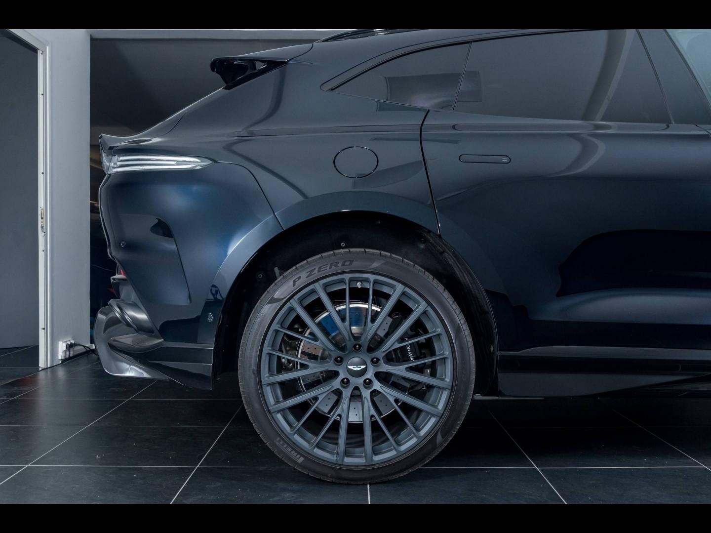 Image ASTON MARTIN DBX 4.0 V8 biturbo 707ch BVA9