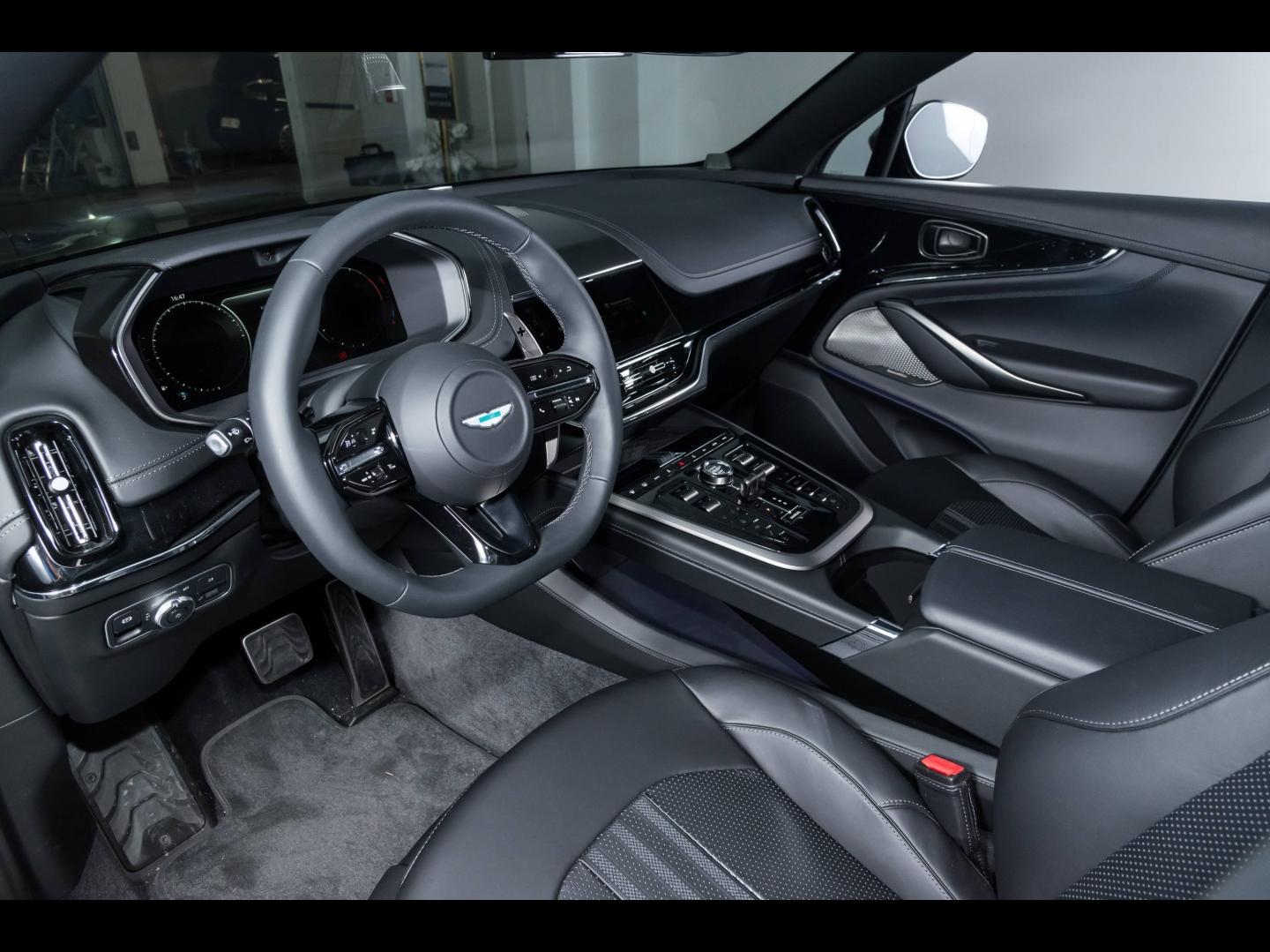 Image ASTON MARTIN DBX 4.0 V8 biturbo 707ch BVA9