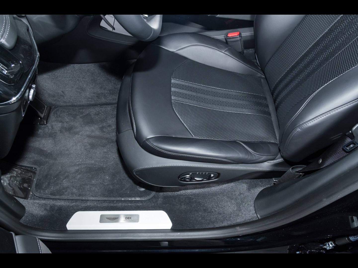 Image ASTON MARTIN DBX 4.0 V8 biturbo 707ch BVA9