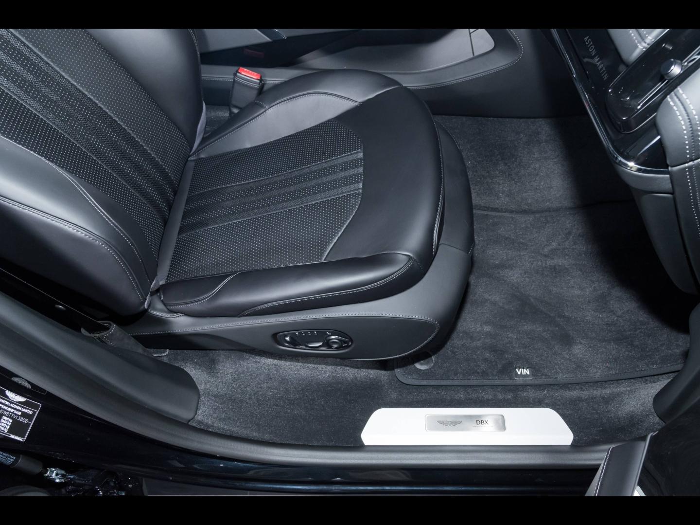Image ASTON MARTIN DBX 4.0 V8 biturbo 707ch BVA9