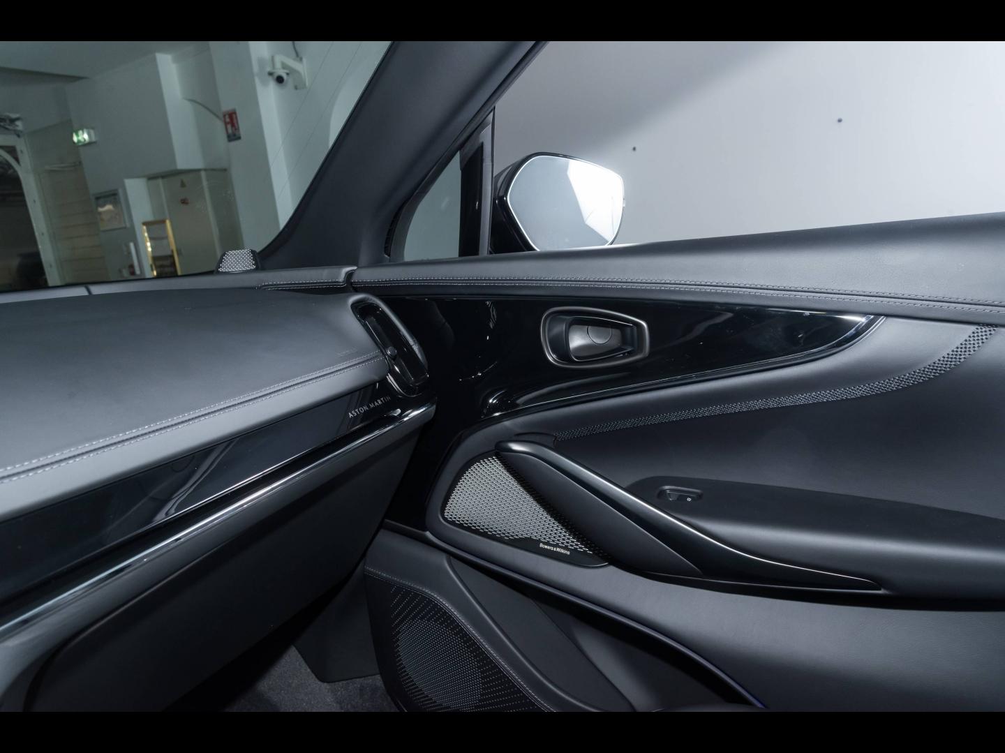 Image ASTON MARTIN DBX 4.0 V8 biturbo 707ch BVA9
