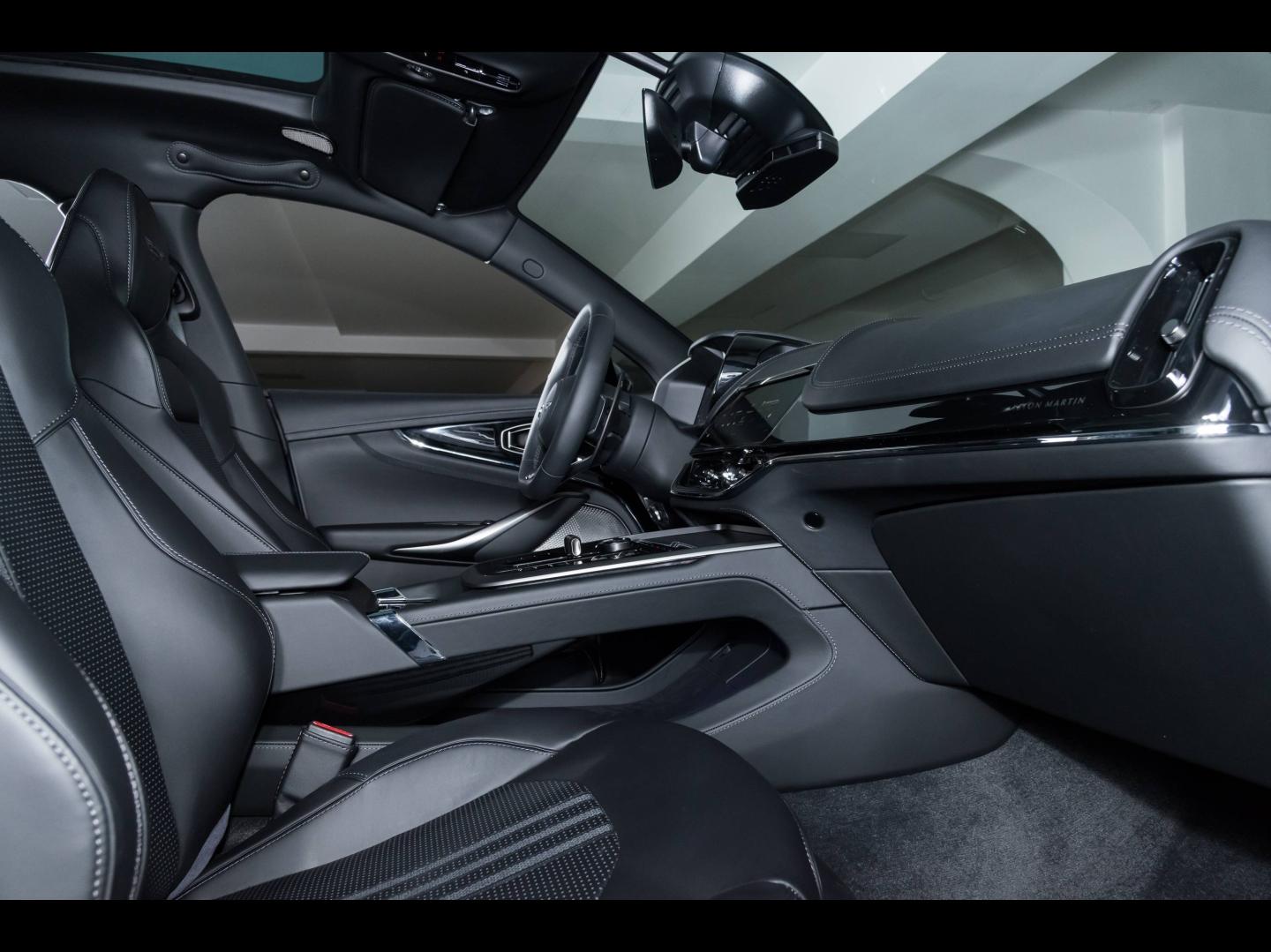 Image ASTON MARTIN DBX 4.0 V8 biturbo 707ch BVA9