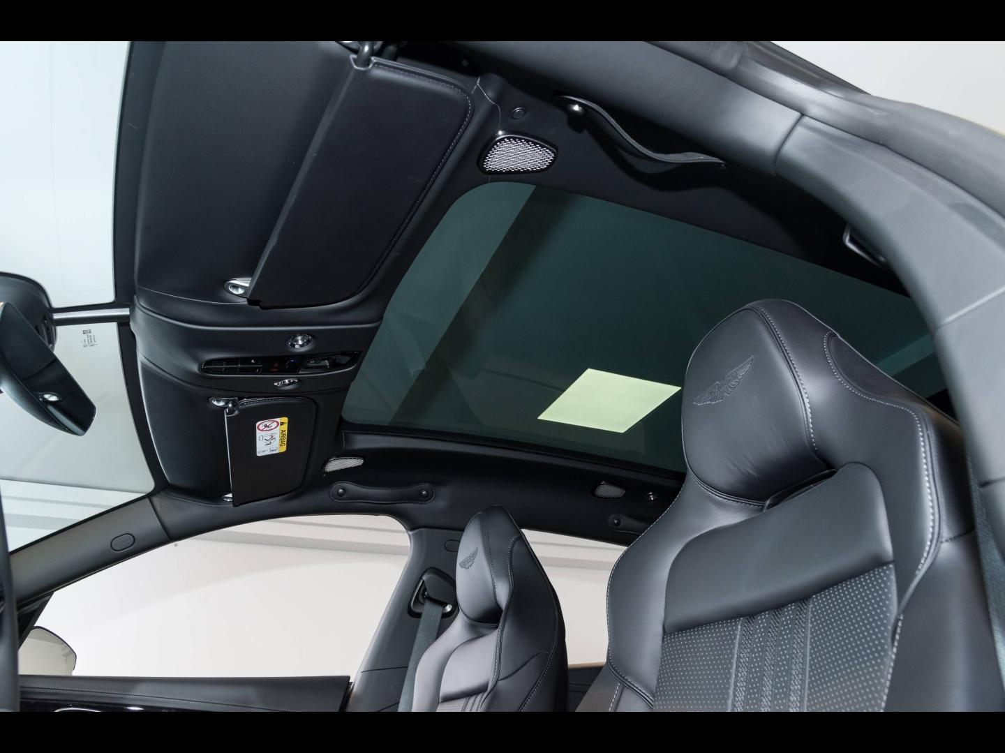 Image ASTON MARTIN DBX 4.0 V8 biturbo 707ch BVA9