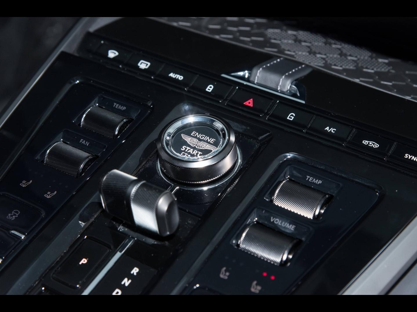 Image ASTON MARTIN DBX 4.0 V8 biturbo 707ch BVA9