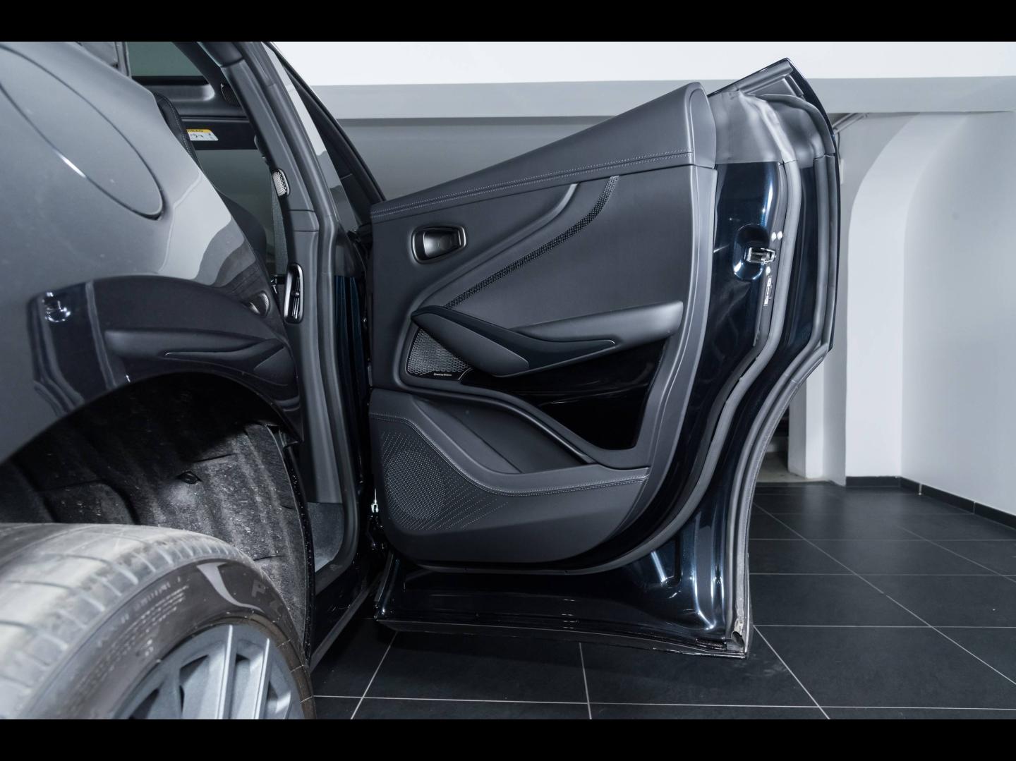 Image ASTON MARTIN DBX 4.0 V8 biturbo 707ch BVA9