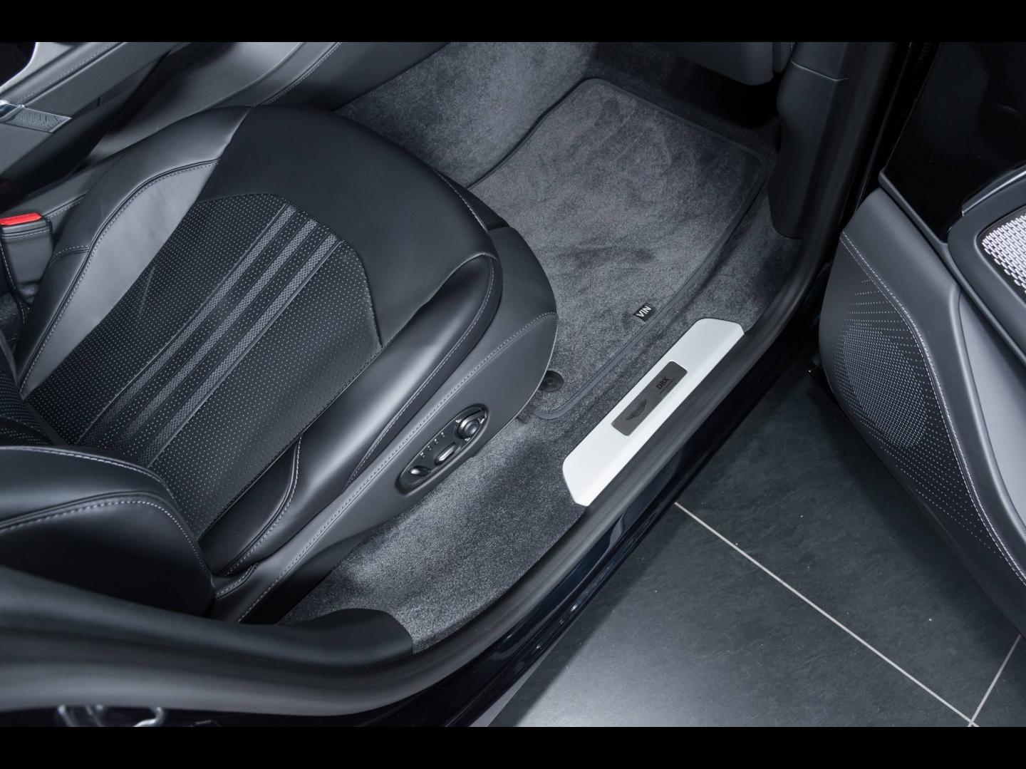 Image ASTON MARTIN DBX 4.0 V8 biturbo 707ch BVA9