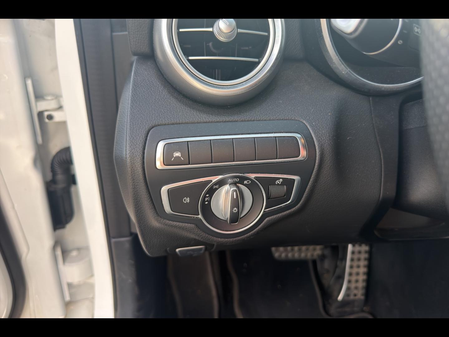Image MERCEDES-BENZ Classe C 200 d 160ch AMG Line 9G-Tronic