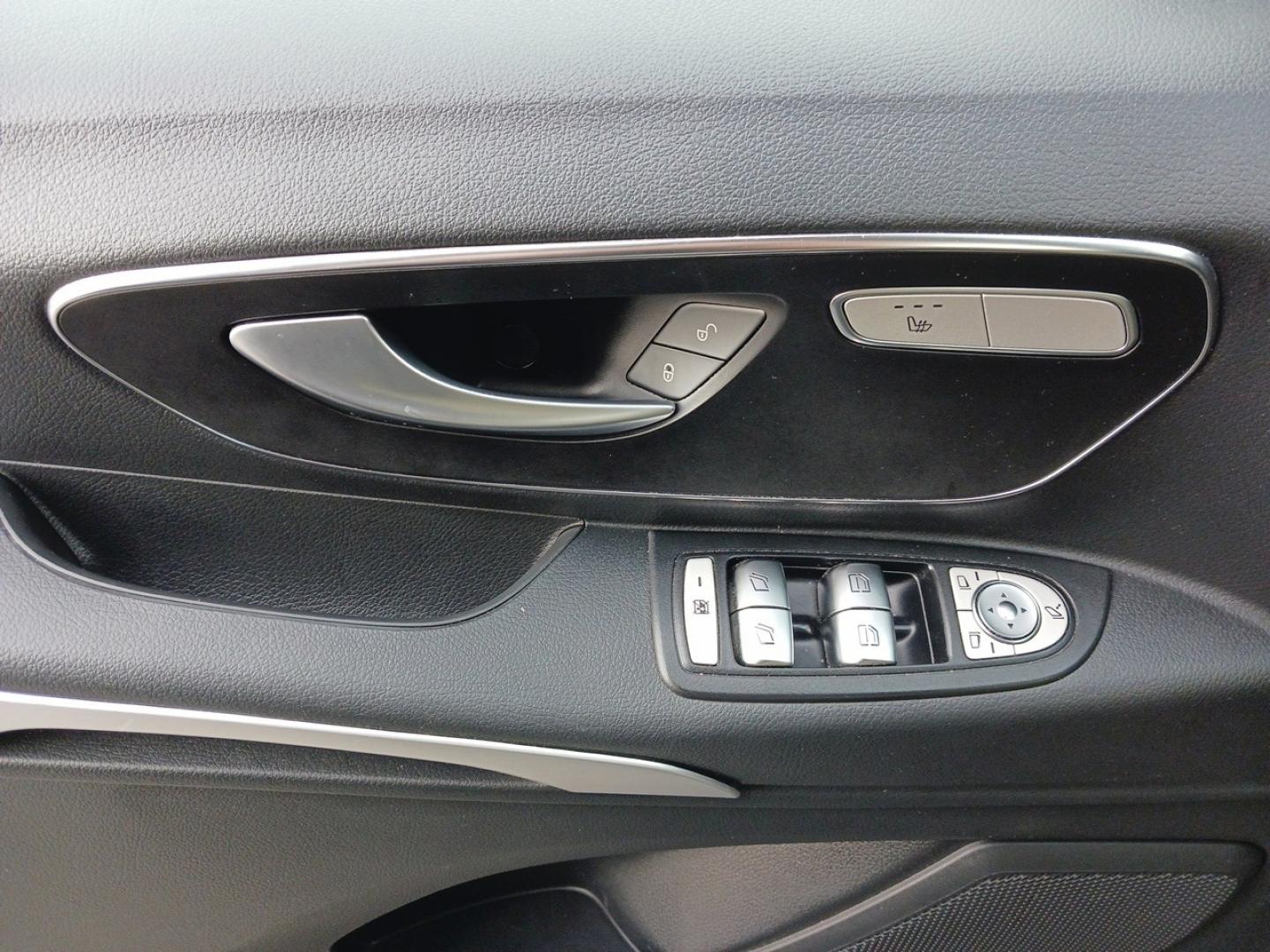 Image MERCEDES-BENZ Vito Tourer 124 CDI Extra-Long Select Intégrale 9G-Tronic
