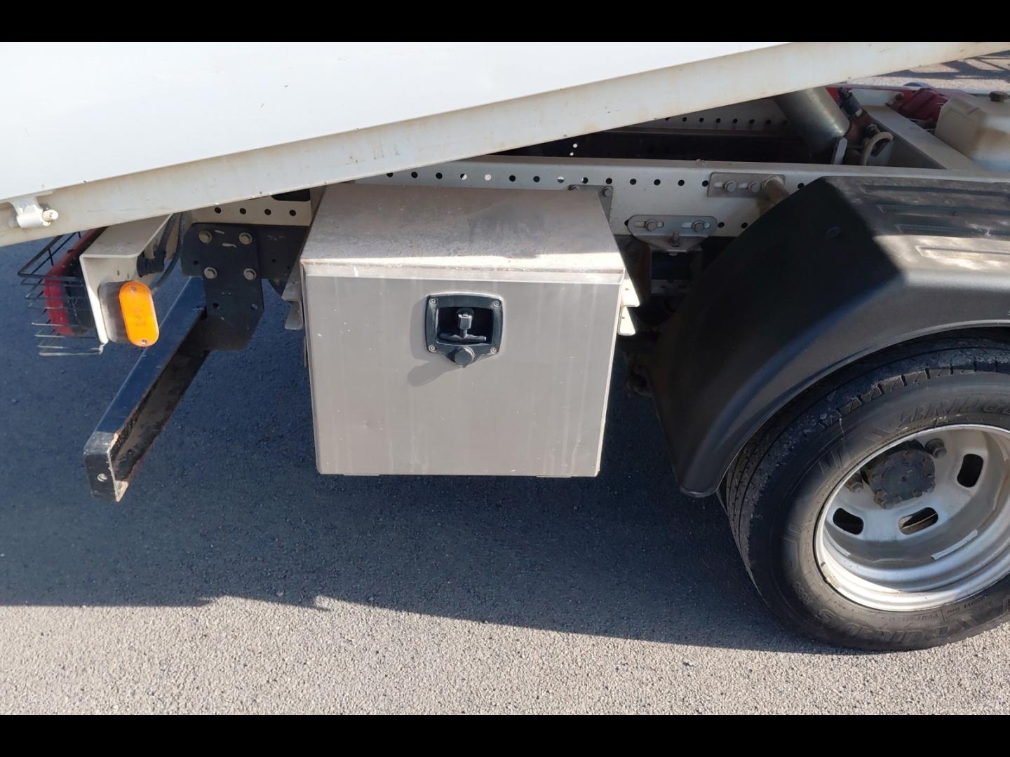 Image IVECO Daily CCb 35C16H3.0 empattement 3750 BENNE et COFFRE