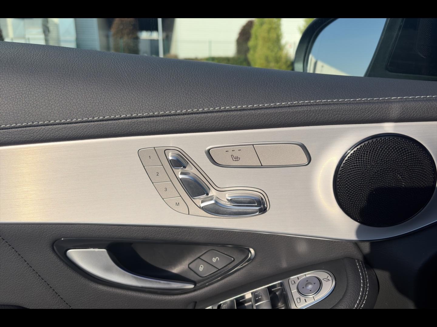 Image MERCEDES-BENZ GLC Coupé 300 de 194+122ch AMG Line 4Matic 9G-Tronic