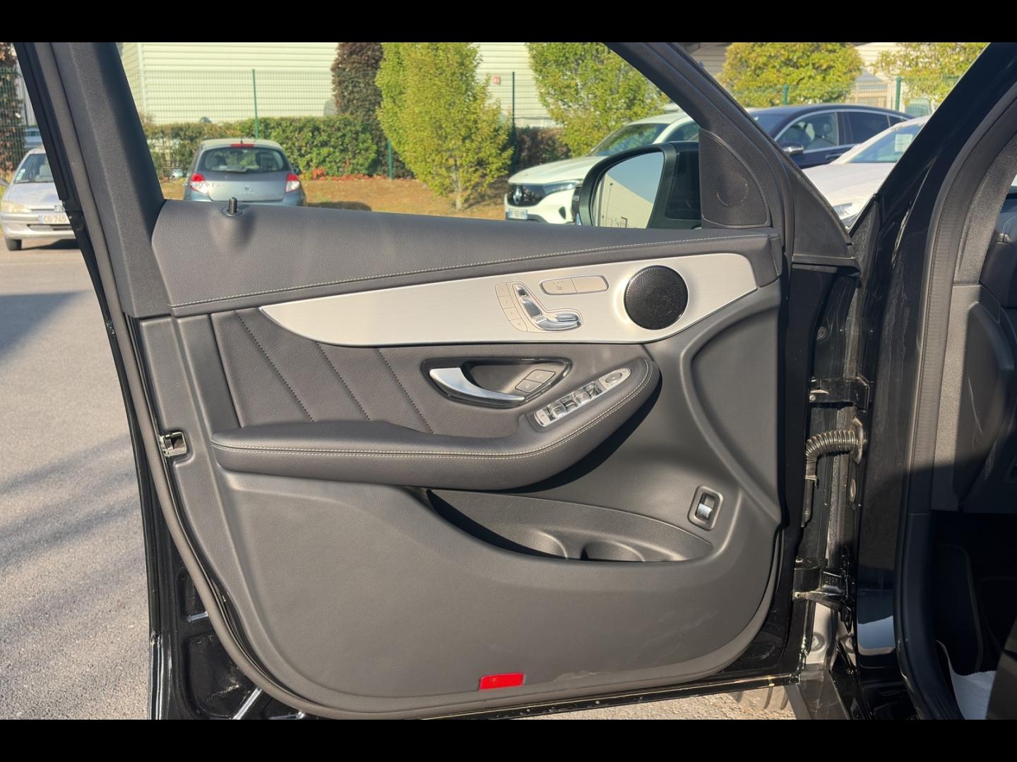 Image MERCEDES-BENZ GLC Coupé 300 de 194+122ch AMG Line 4Matic 9G-Tronic