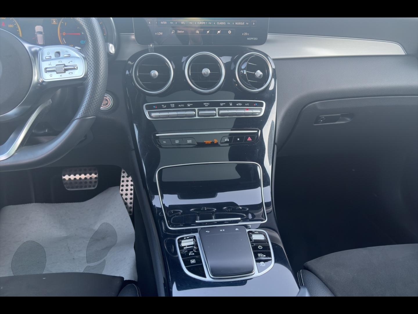 Image MERCEDES-BENZ GLC 300 de 194+122ch AMG Line 4Matic 9G-Tronic