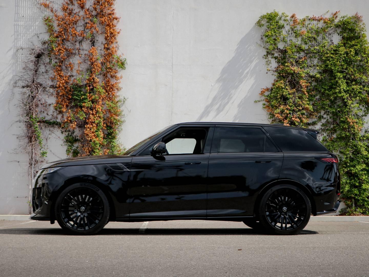 Image LAND-ROVER Range Rover Sport 4.4 P635 635ch MHEV Dynamic SV Edit One Obsidian Black Gloss