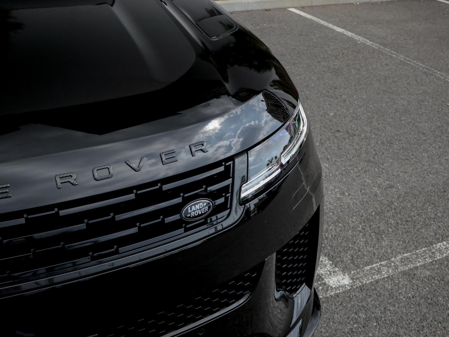Image LAND-ROVER Range Rover Sport 4.4 P635 635ch MHEV Dynamic SV Edit One Obsidian Black Gloss