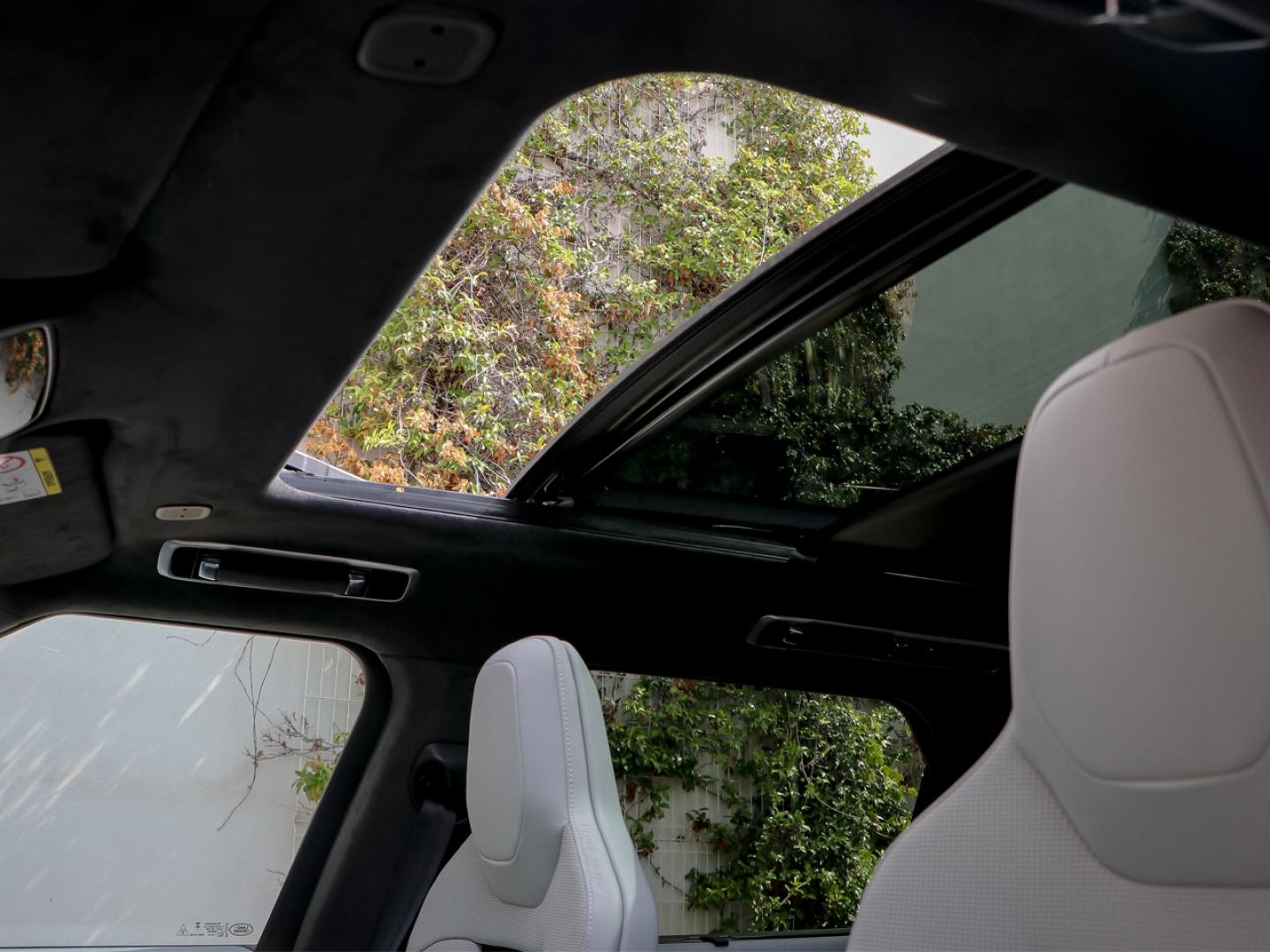Image LAND-ROVER Range Rover Sport 4.4 P635 635ch MHEV Dynamic SV Edit One Obsidian Black Gloss