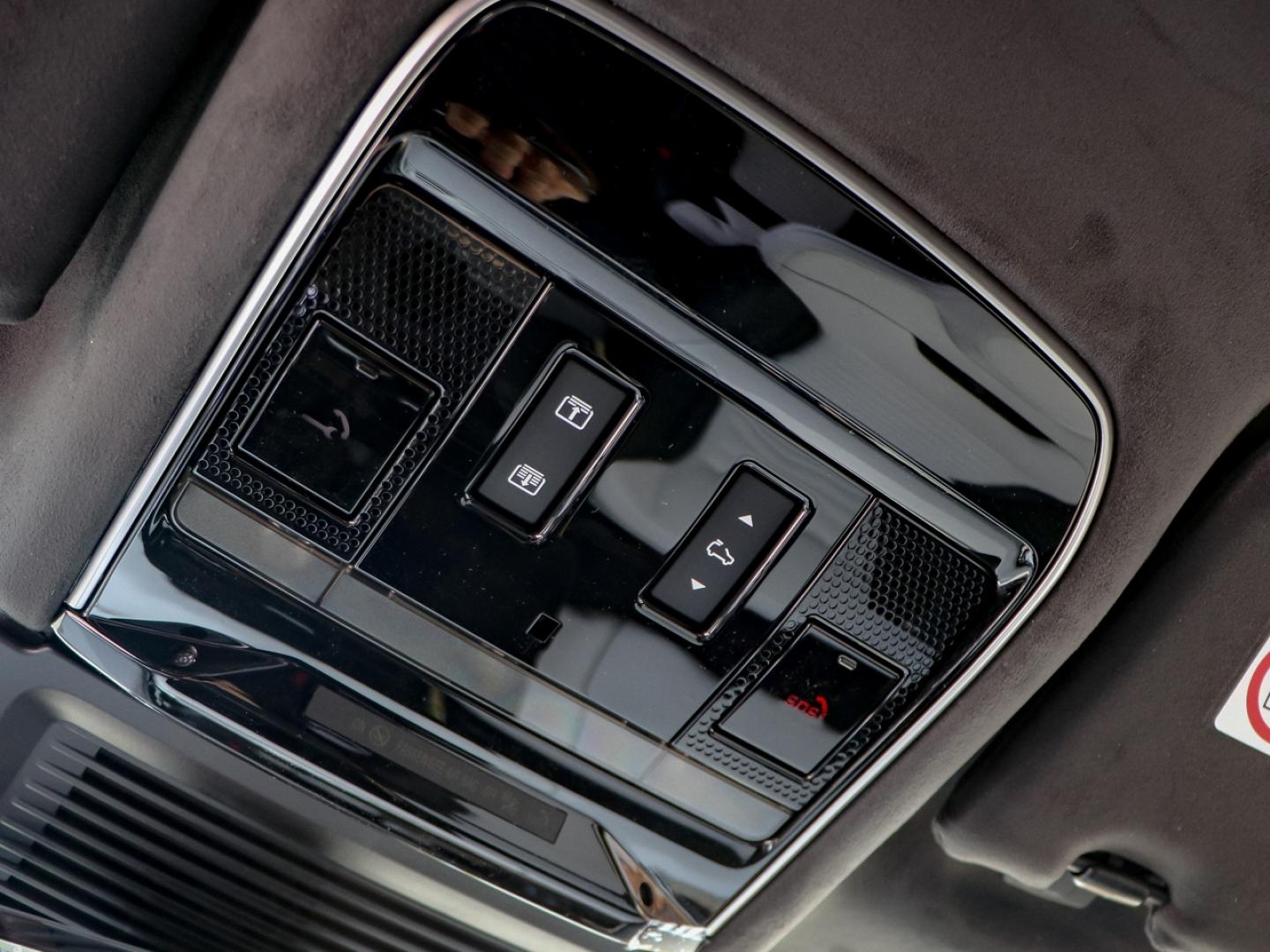 Image LAND-ROVER Range Rover Sport 4.4 P635 635ch MHEV Dynamic SV Edit One Obsidian Black Gloss