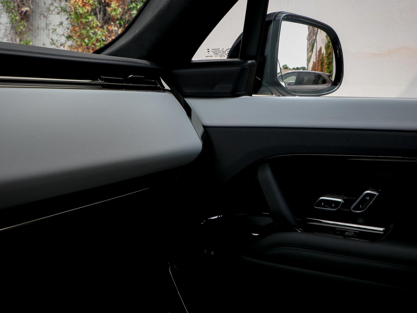 Image LAND-ROVER Range Rover Sport 4.4 P635 635ch MHEV Dynamic SV Edit One Obsidian Black Gloss