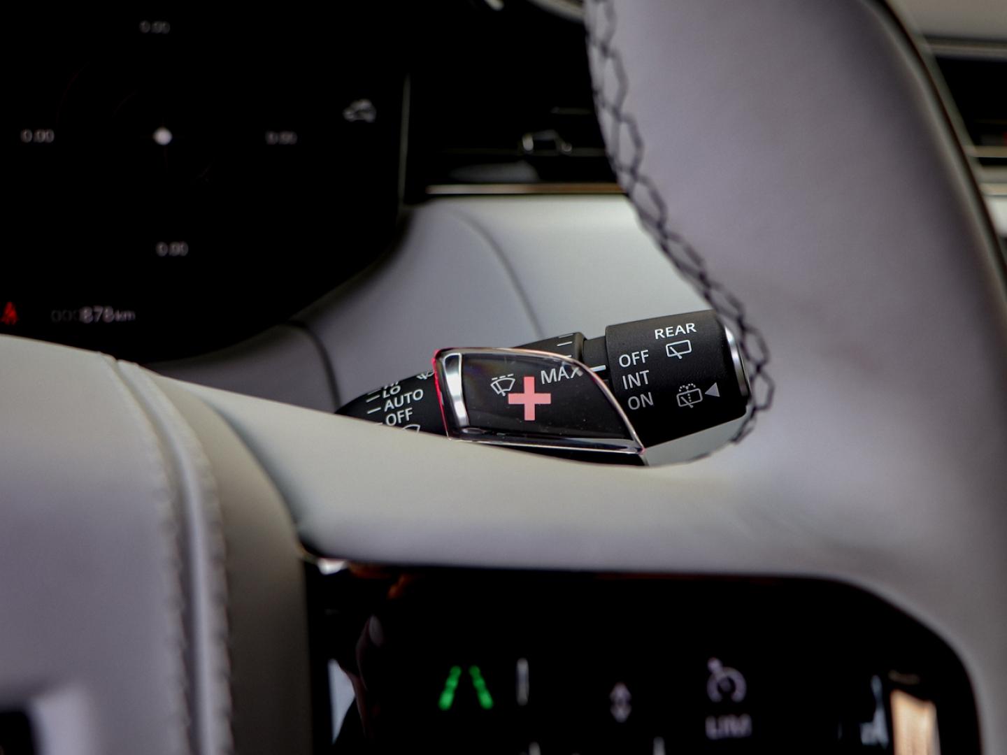 Image LAND-ROVER Range Rover Sport 4.4 P635 635ch MHEV Dynamic SV Edit One Obsidian Black Gloss