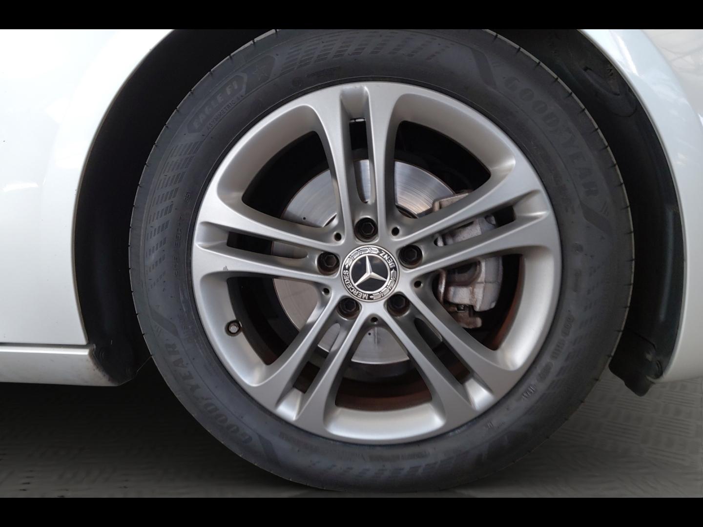 Image MERCEDES-BENZ Classe A Berline 180 d 116ch Style Line 7G-DCT