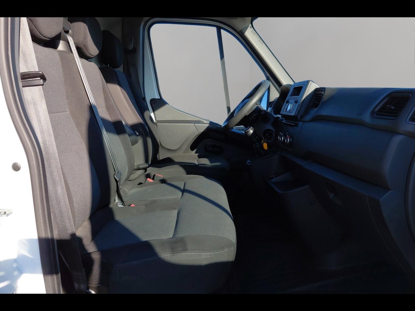 Image RENAULT Master Fg F3300 L2H2 2.3 Blue dCi 135ch Grand Confort Euro6