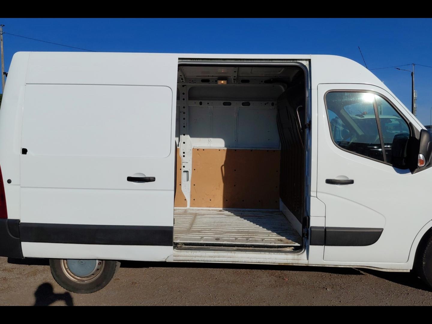 Image RENAULT Master Fg F3300 L2H2 2.3 Blue dCi 135ch Grand Confort Euro6