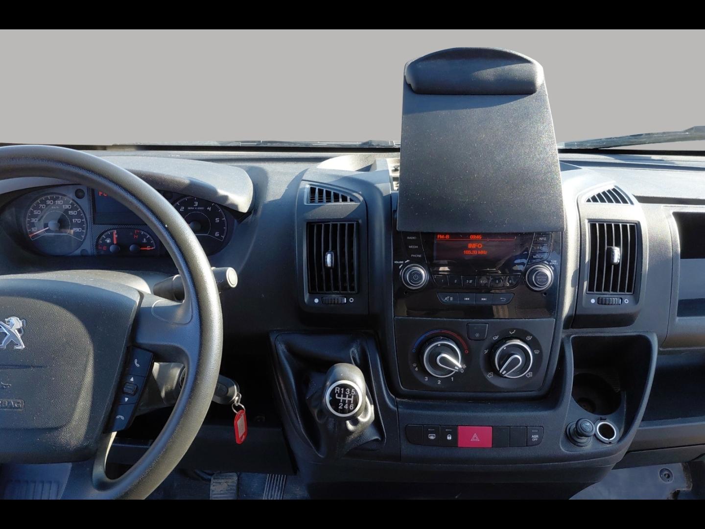 Image PEUGEOT Boxer Fg 330 L2H2 2.2 BlueHDi S&S 140ch Premium CABINE APPROFONDIE