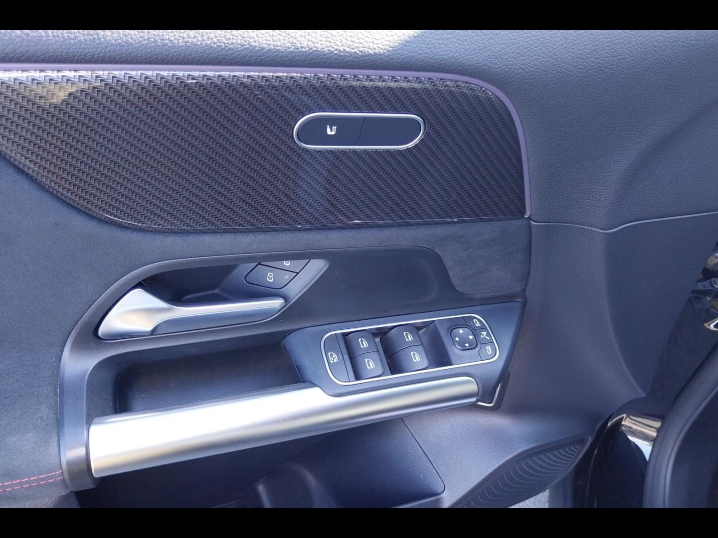 Image MERCEDES-BENZ GLA 220 d 190ch 4Matic AMG Line 8G-DCT