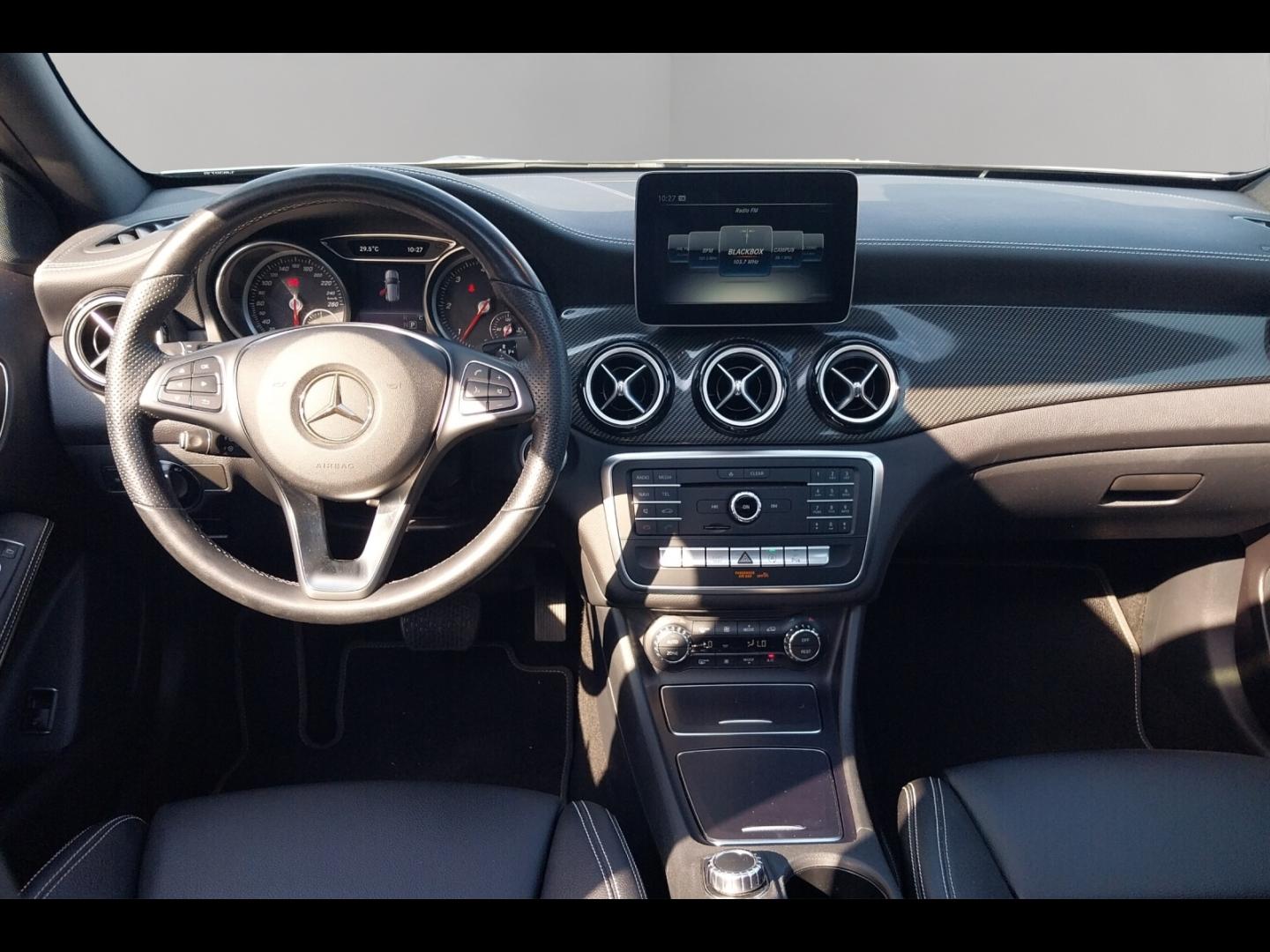 Image MERCEDES-BENZ GLA 200 d 136ch Starlight Edition 7G-DCT Euro6c
