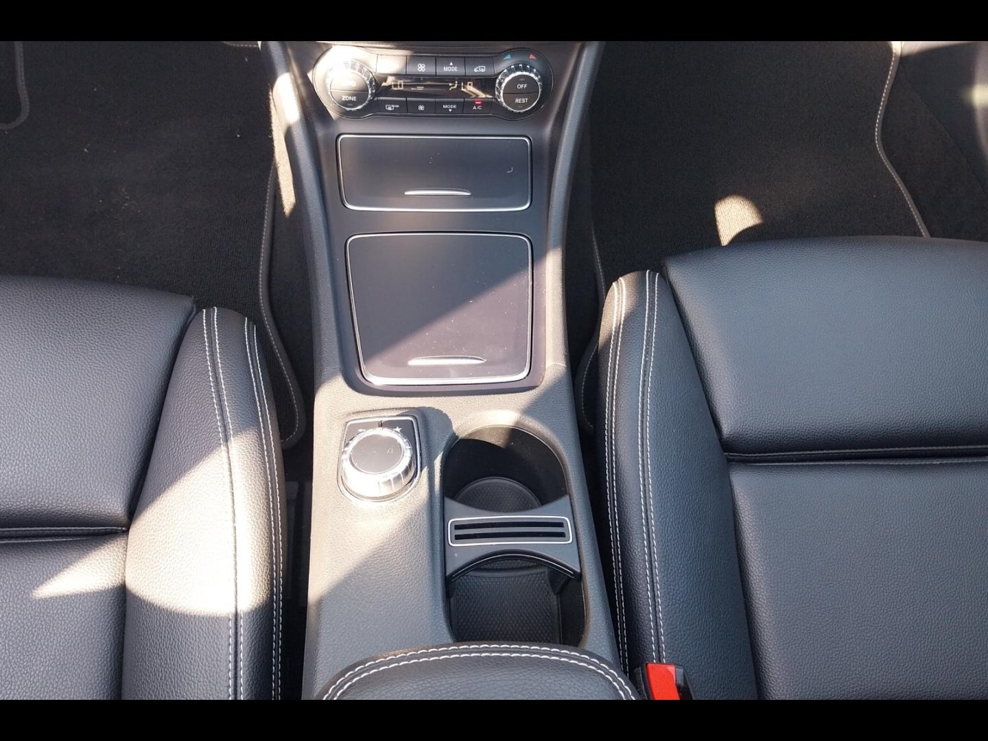 Image MERCEDES-BENZ GLA 200 d 136ch Starlight Edition 7G-DCT Euro6c
