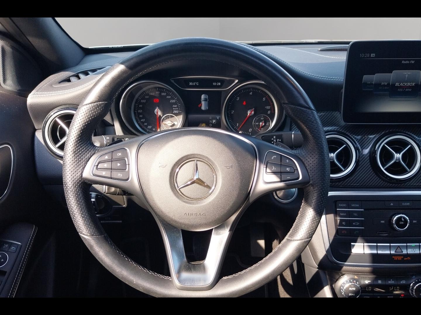 Image MERCEDES-BENZ GLA 200 d 136ch Starlight Edition 7G-DCT Euro6c