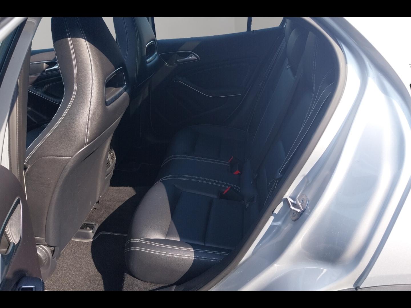Image MERCEDES-BENZ GLA 200 d 136ch Starlight Edition 7G-DCT Euro6c
