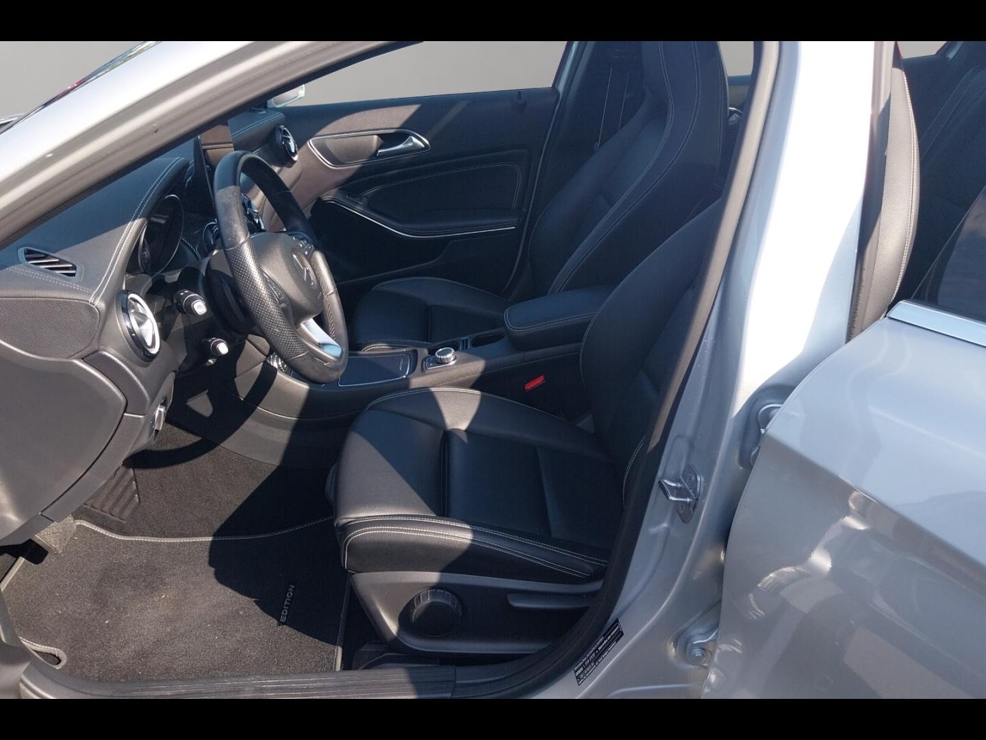 Image MERCEDES-BENZ GLA 200 d 136ch Starlight Edition 7G-DCT Euro6c
