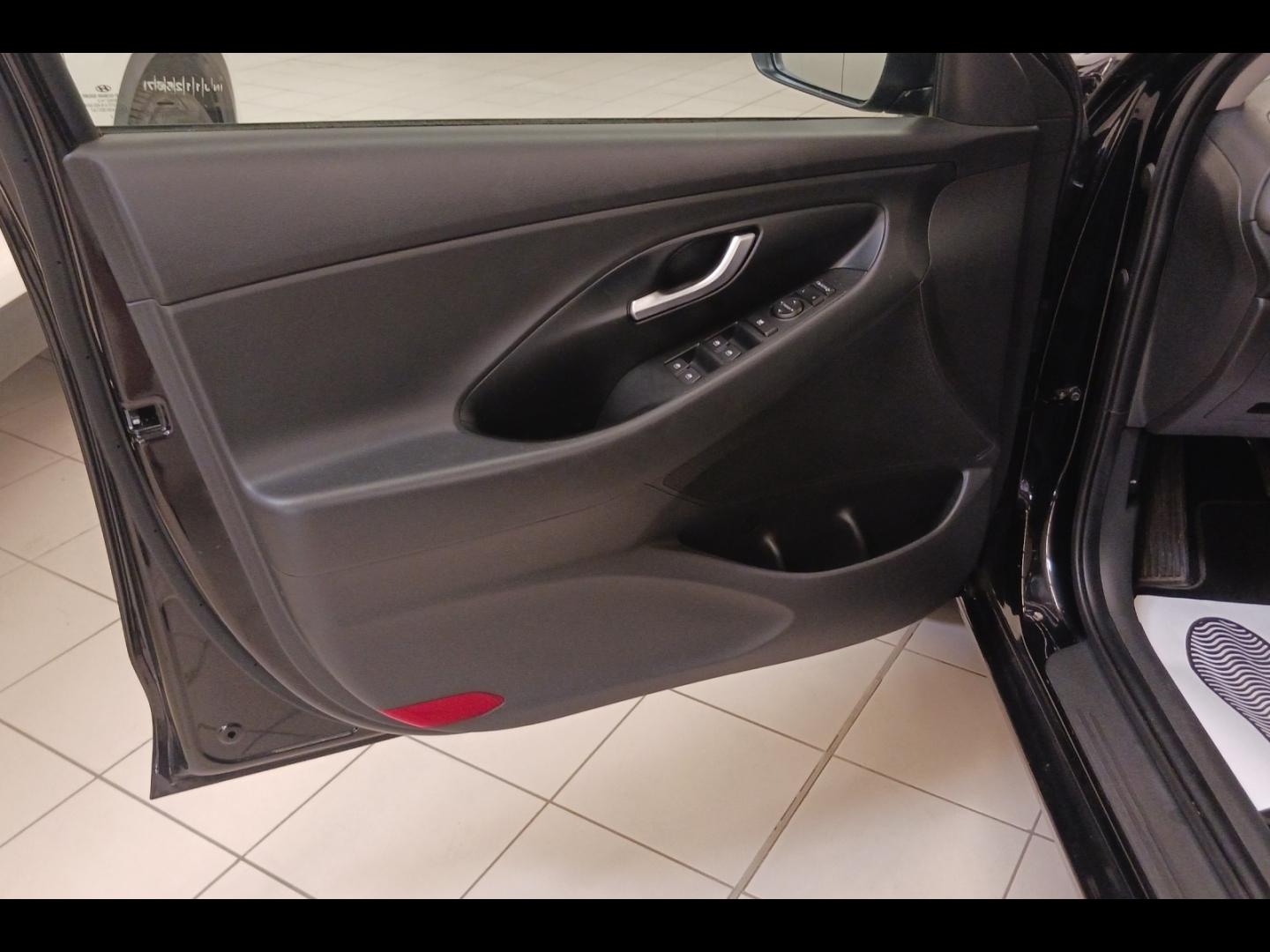 Image HYUNDAI i30 SW 1.0 T-GDi 120ch Hybrid 48V Creative