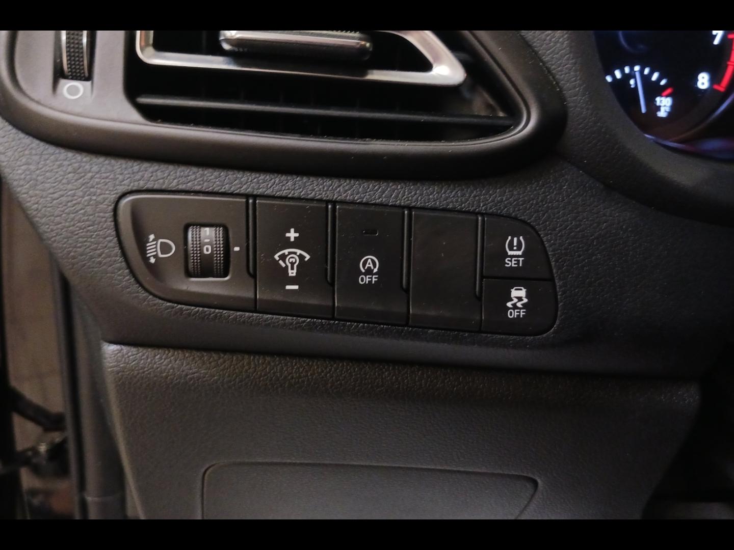 Image HYUNDAI i30 SW 1.0 T-GDi 120ch Hybrid 48V Creative