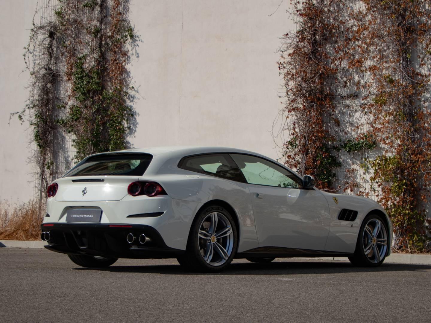 Image FERRARI GTC4 LUSSO V12 Atmosphérique 6.3