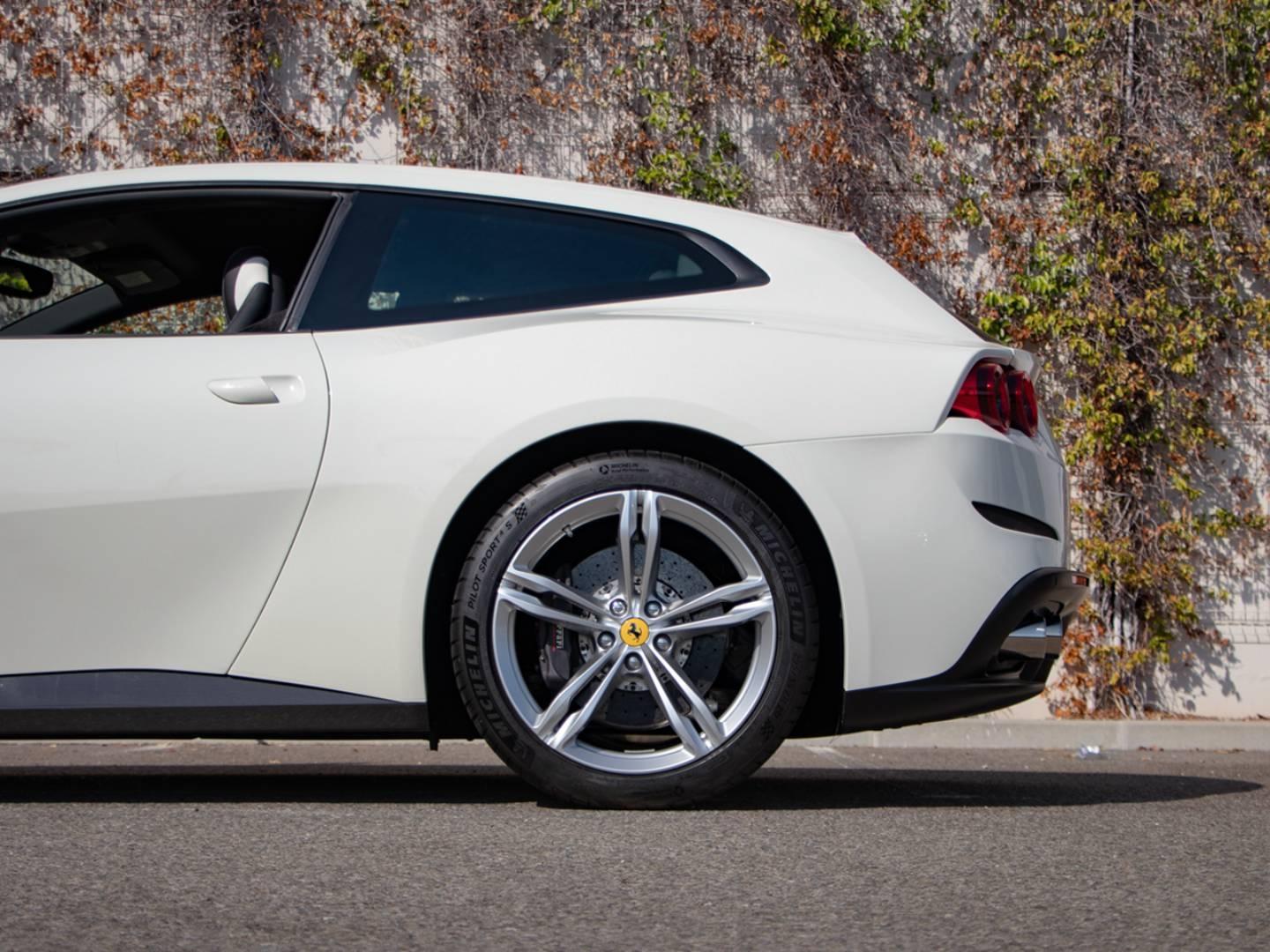Image FERRARI GTC4 LUSSO V12 Atmosphérique 6.3