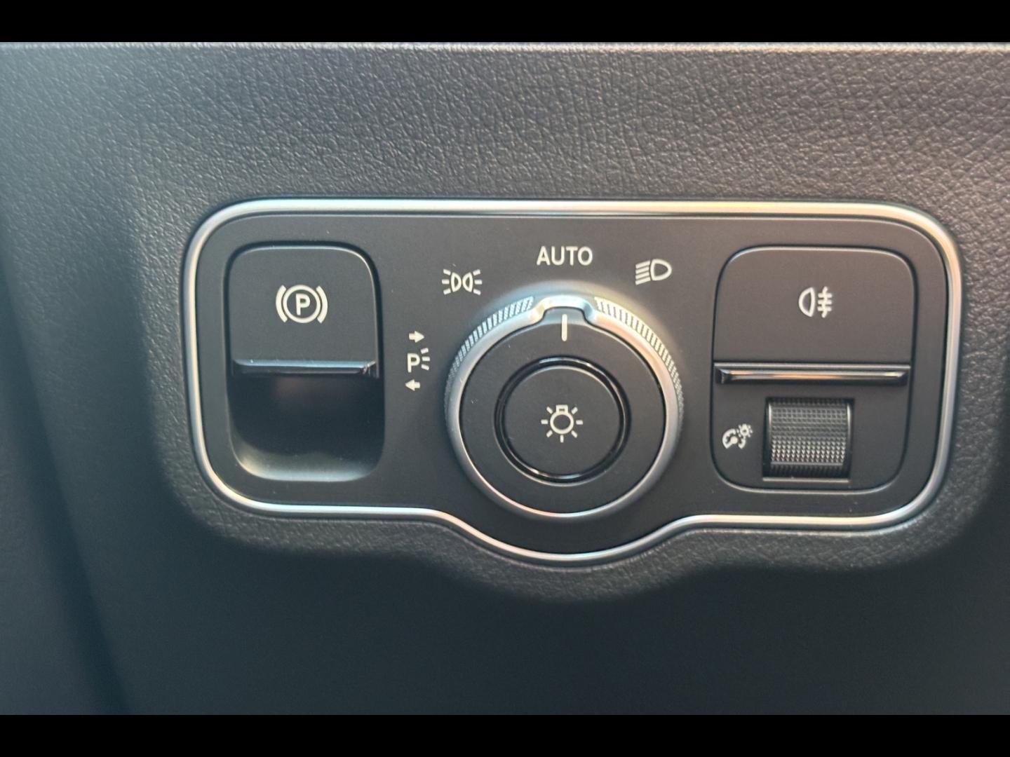 Image MERCEDES-BENZ GLA 250 e hybride rechargeable 218ch Edition 140 8G-DCT