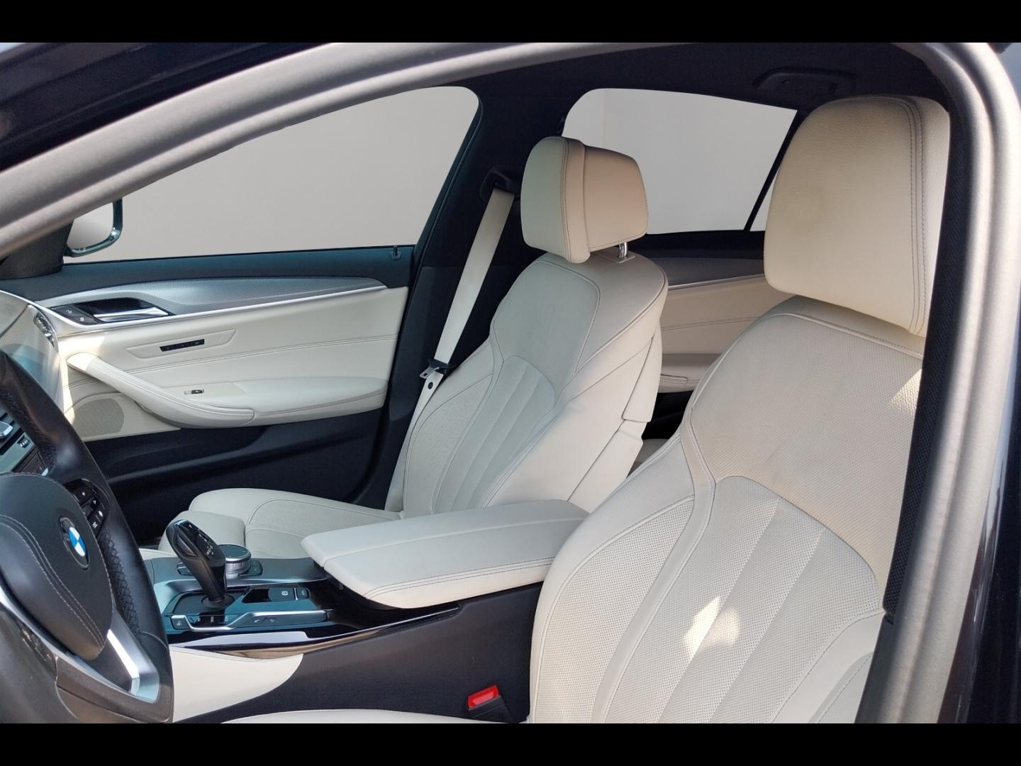 Image BMW Série 5 530dA xDrive 265ch M Sport Steptronic Euro6d-T