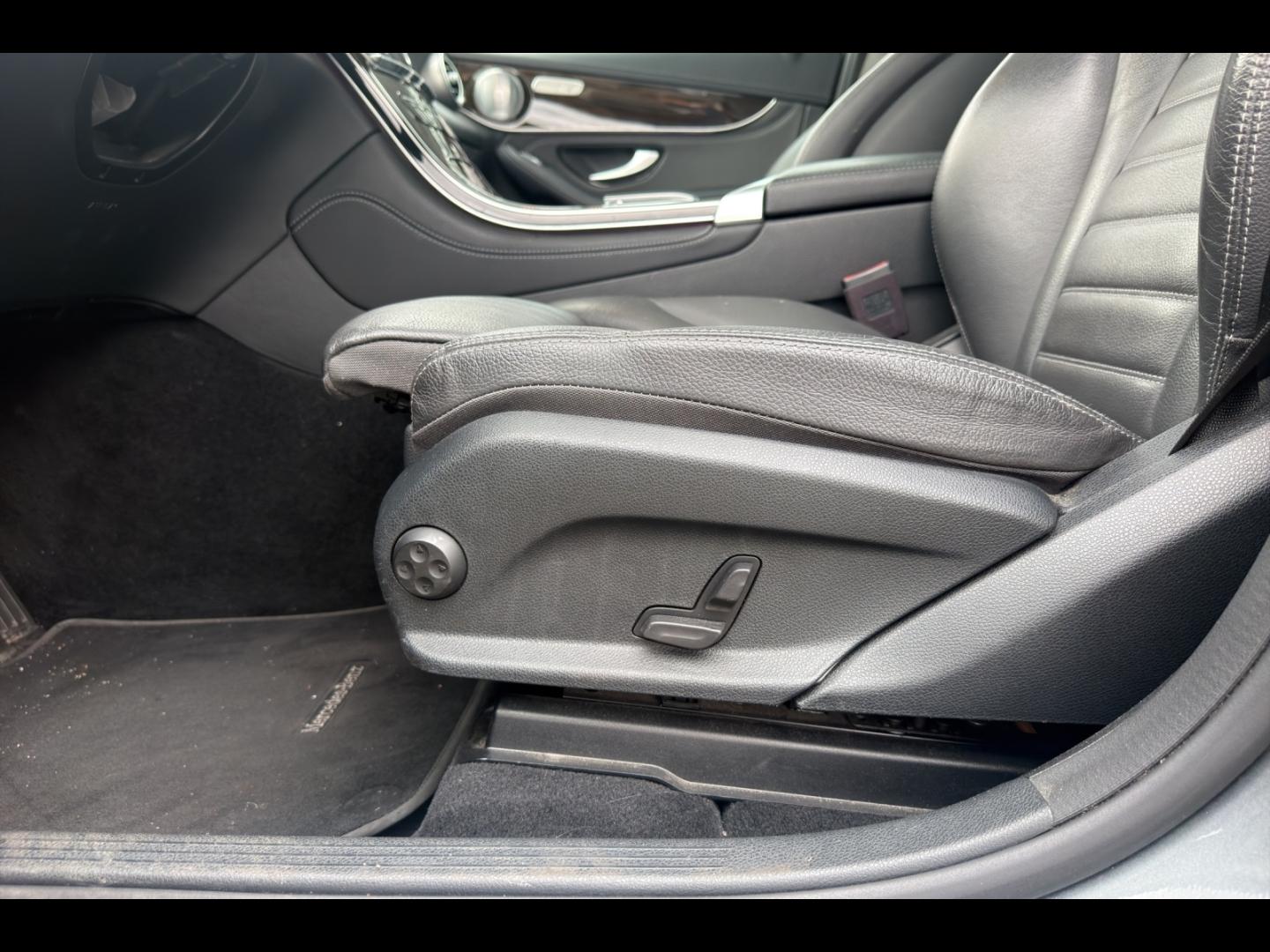 Image MERCEDES-BENZ GLC 220 d 194ch Avantgarde Line 4Matic 9G-Tronic