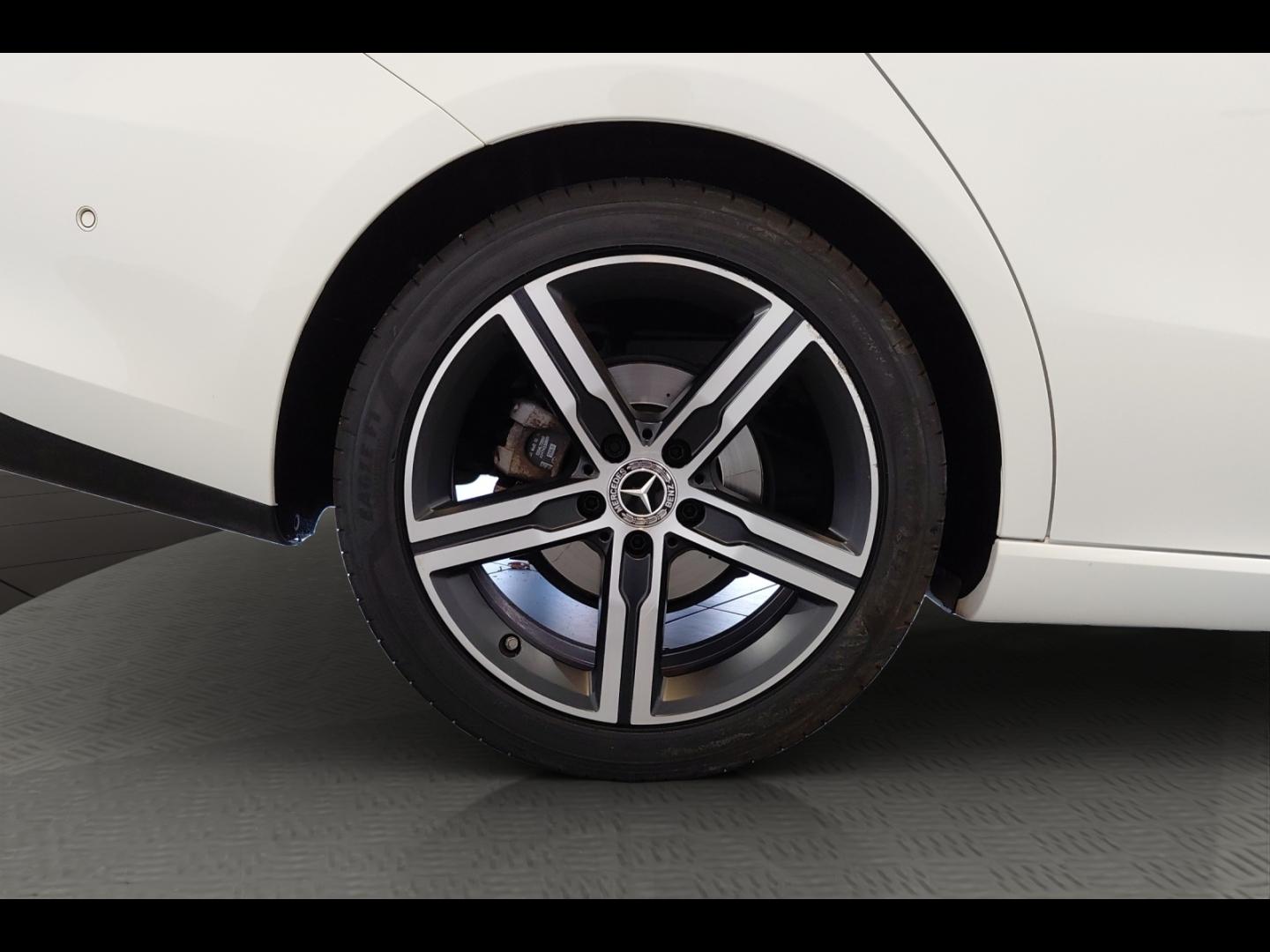 Image MERCEDES-BENZ CLA 180 136ch Progressive Line 7G-DCT