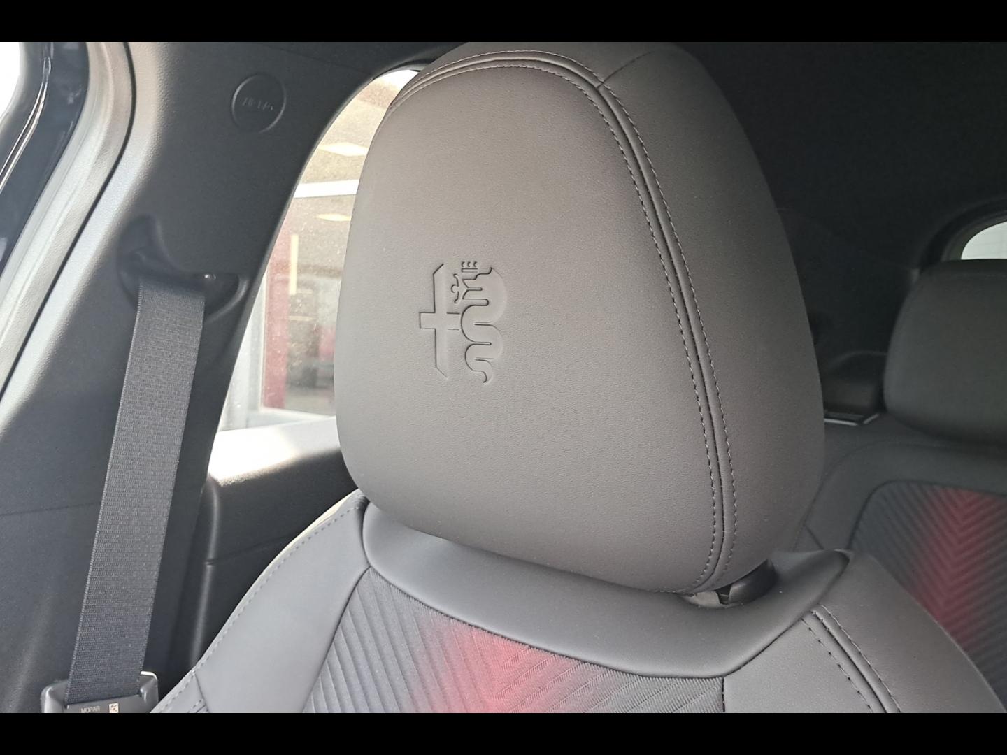 Image ALFA ROMEO Junior 1.2 Ibrida 145ch Speciale e-DCT6