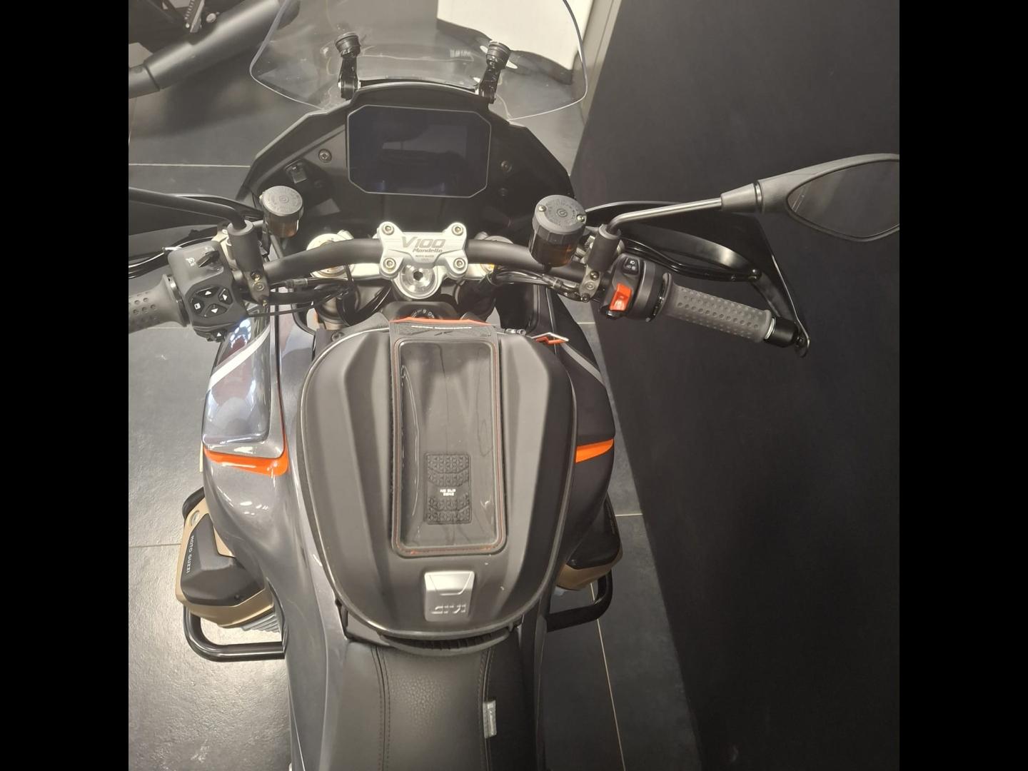 Image MOTO-GUZZI V100 Mandello V100 Mandello S 1000