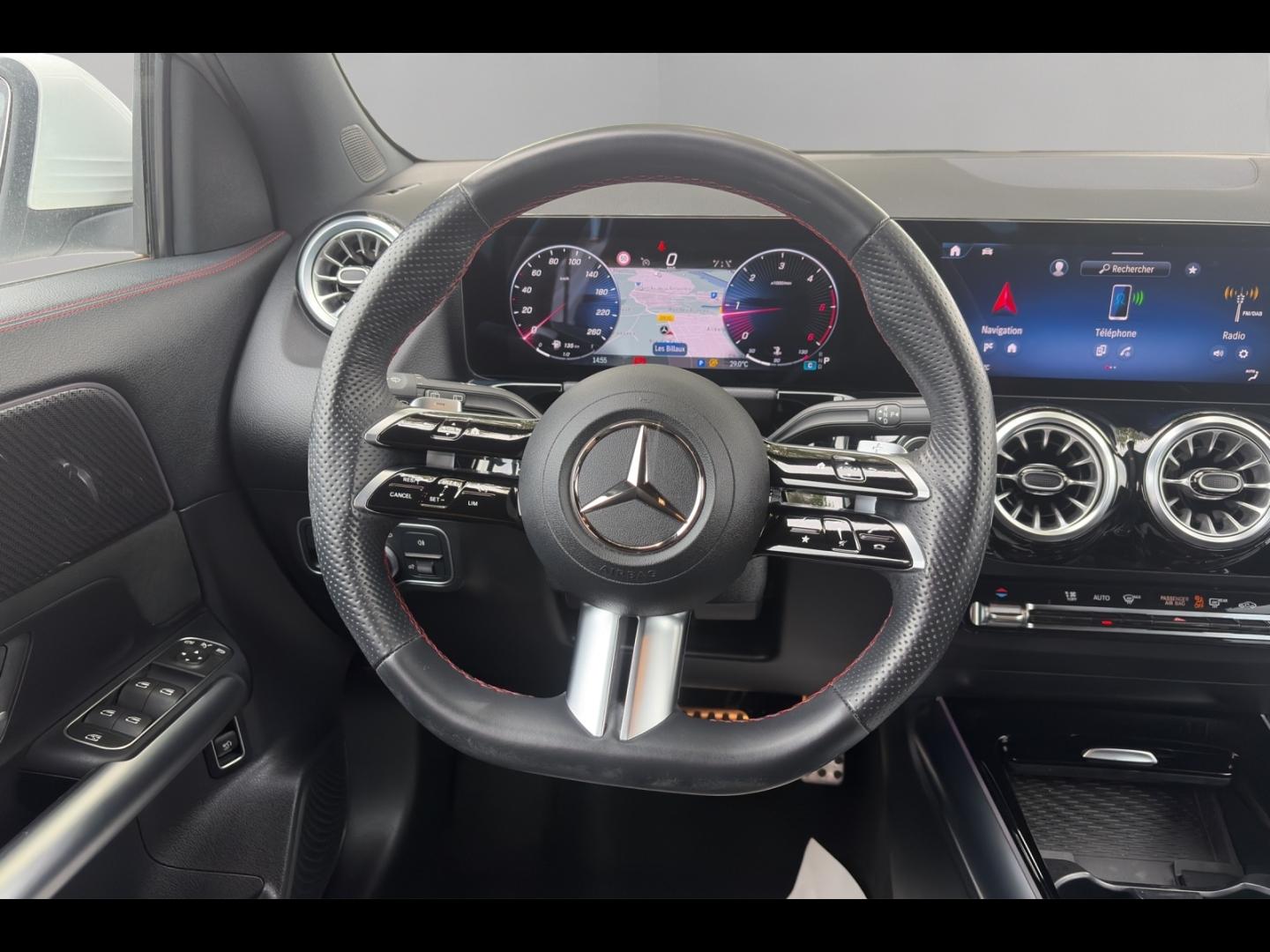 Image MERCEDES-BENZ GLA 200 d 150ch AMG Line 8G-DCT