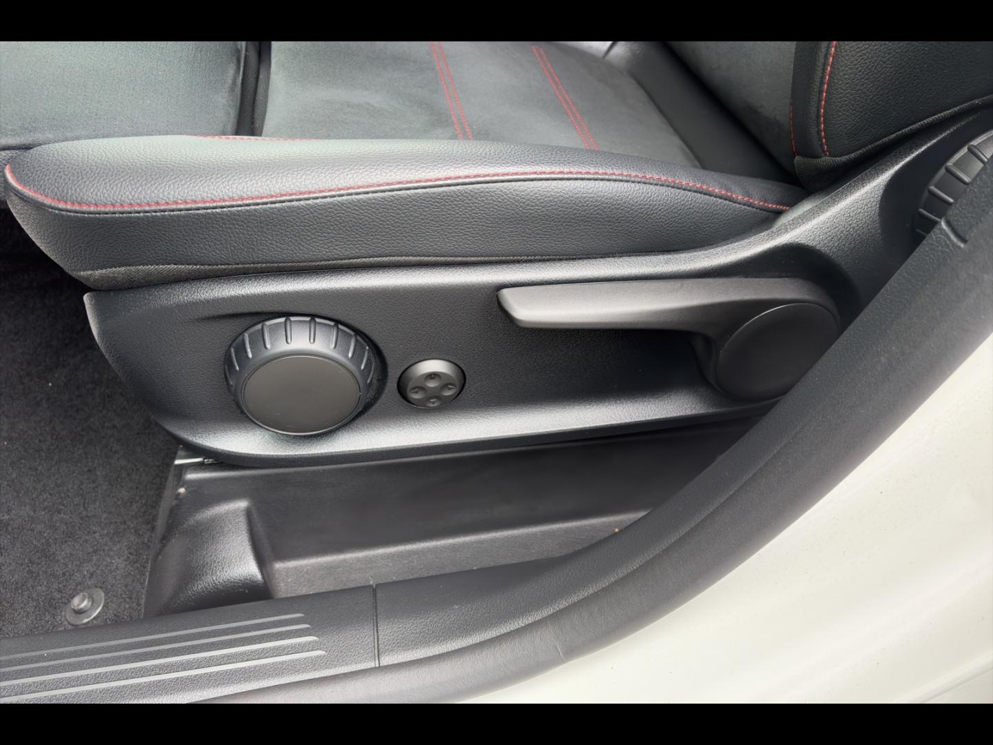 Image MERCEDES-BENZ GLA 200 d 150ch AMG Line 8G-DCT